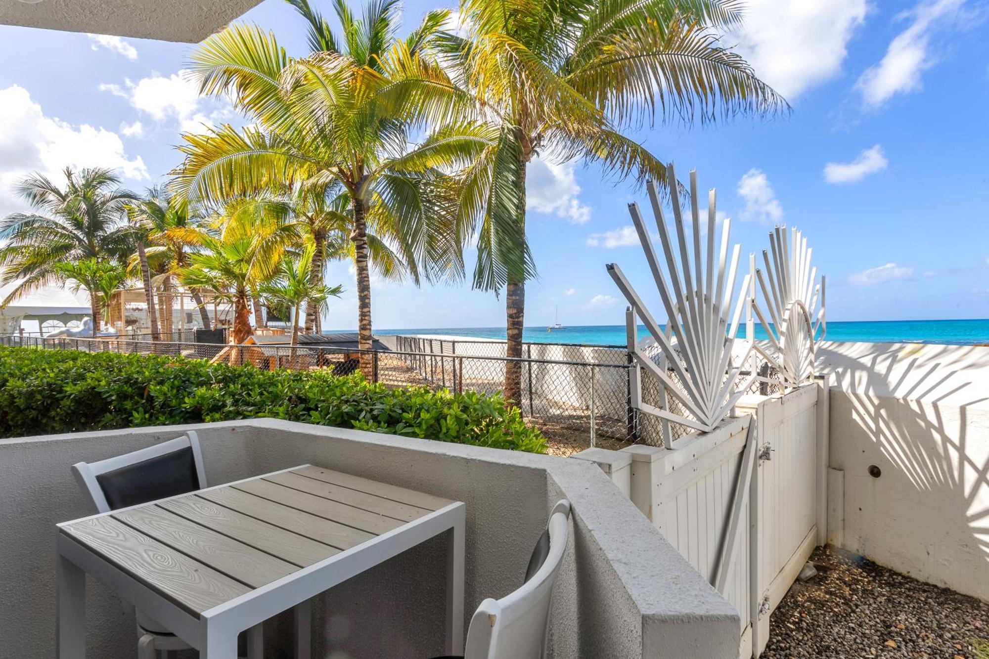 Maho Beach House - Petite Studio - Beach Access Dış mekan fotoğraf