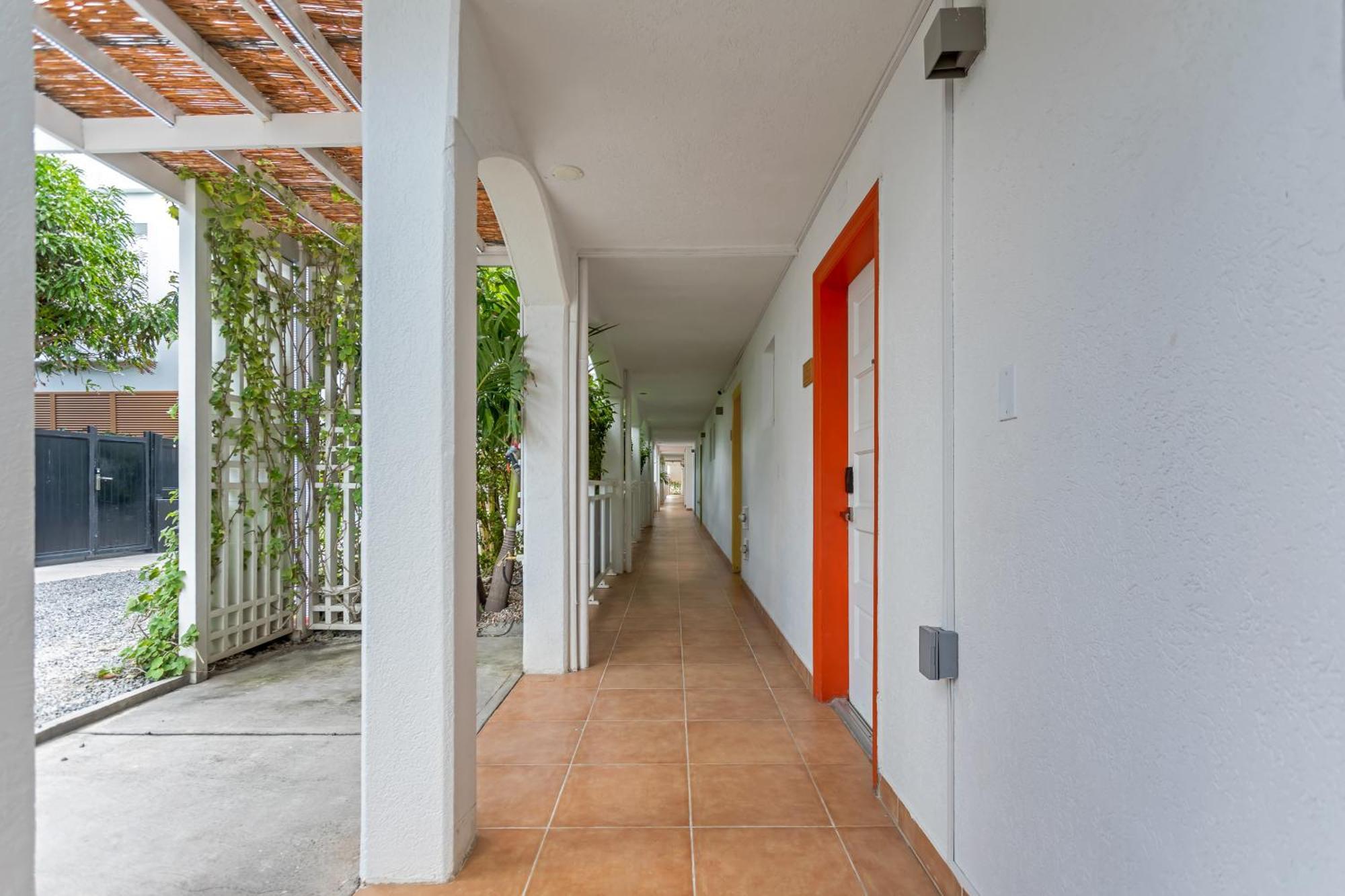 Maho Beach House - Petite Studio - Beach Access Dış mekan fotoğraf